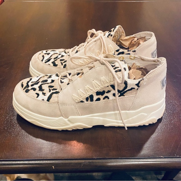 Mou Cream Ankle Boots with Unique Design - Picture 2 of 7